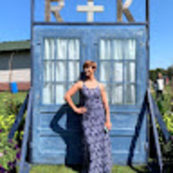 Meet your Posher, Heather - Picture 1 of 1